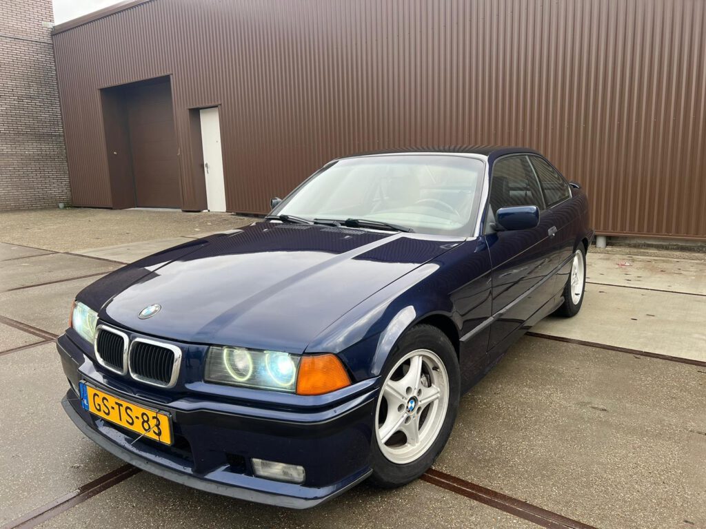 BMW 318 iS